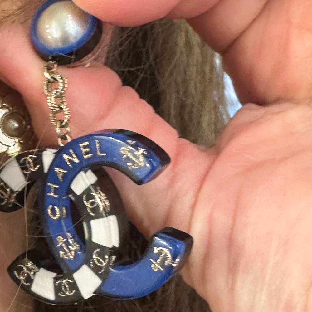 CHANEL Blue and Black Interlocking CC Earrings - Picture 6 of 6